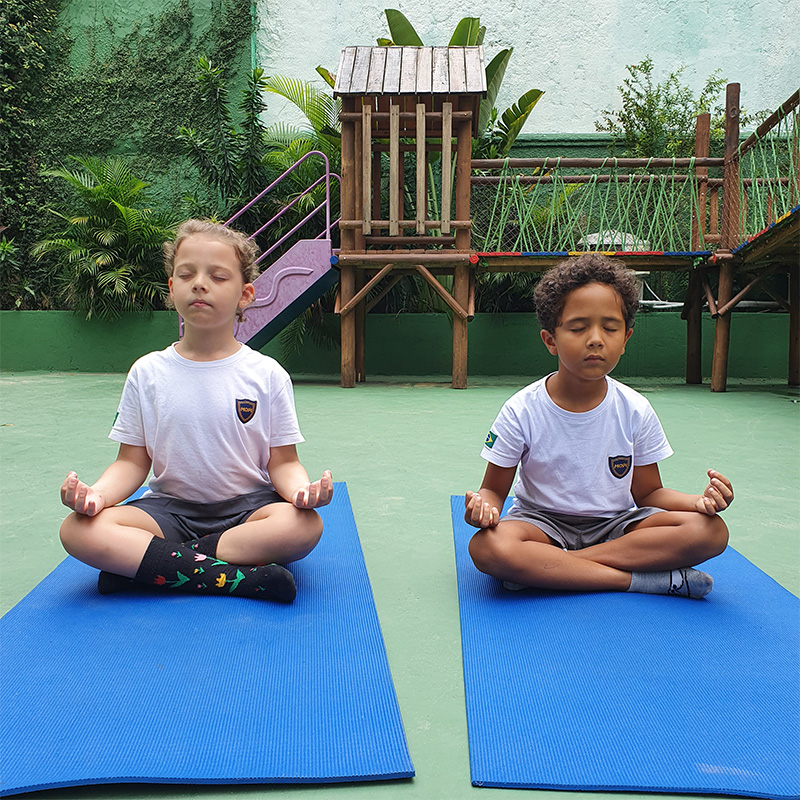 Como a yoga pode beneficiar a saúde do seu filho? – MOPI